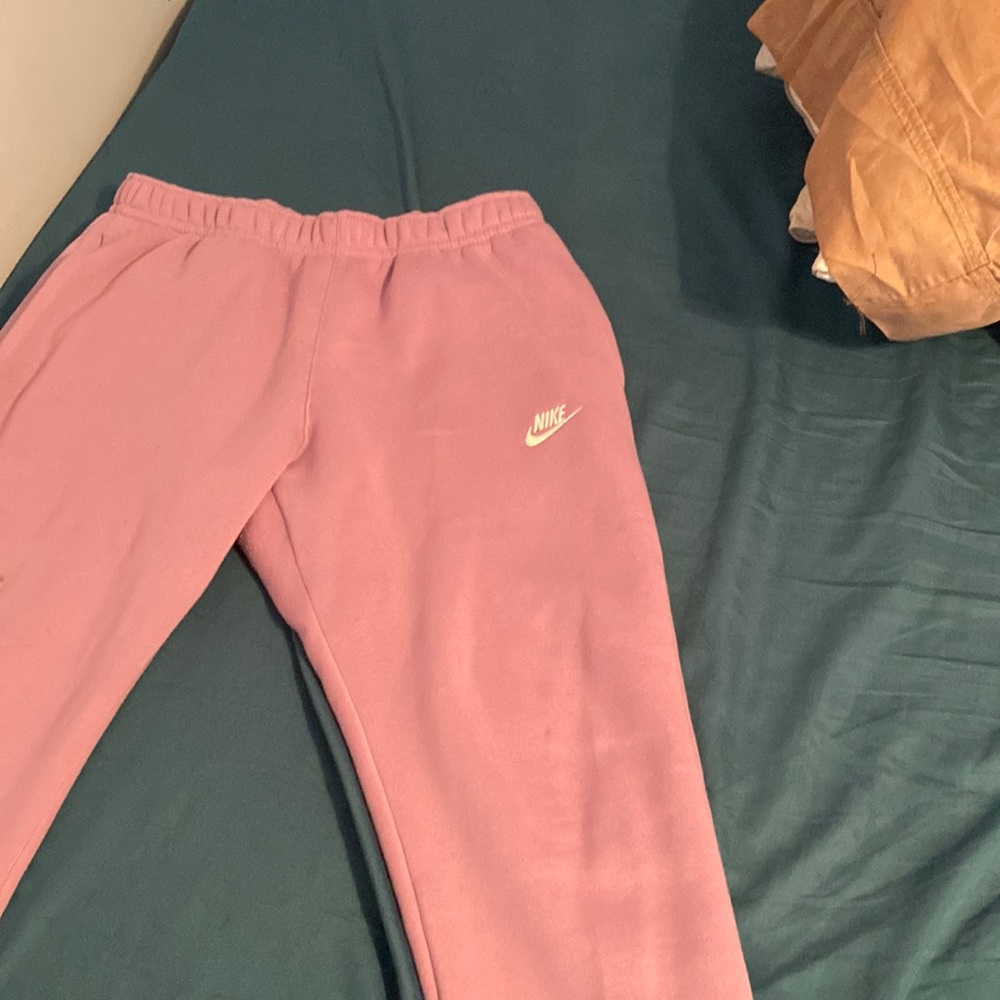 Nike club fleece joggers medium worn once for 30 min good quality asking 32